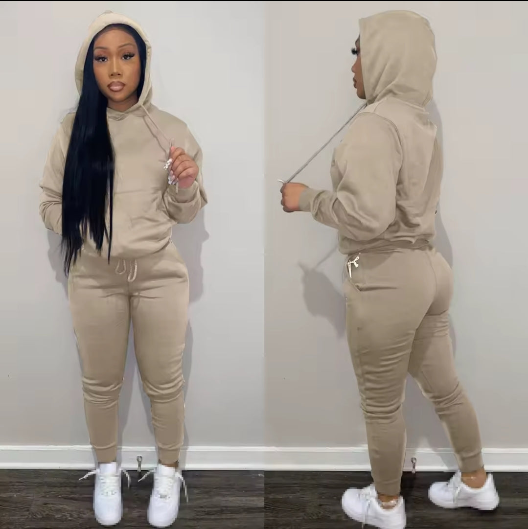 Woman's 2 piece tracksuit outfit