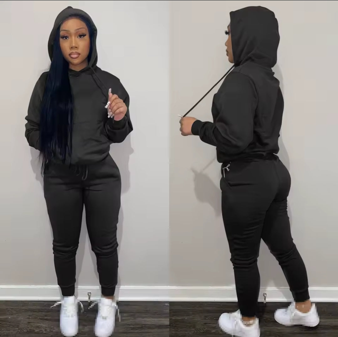 Woman's 2 piece tracksuit outfit